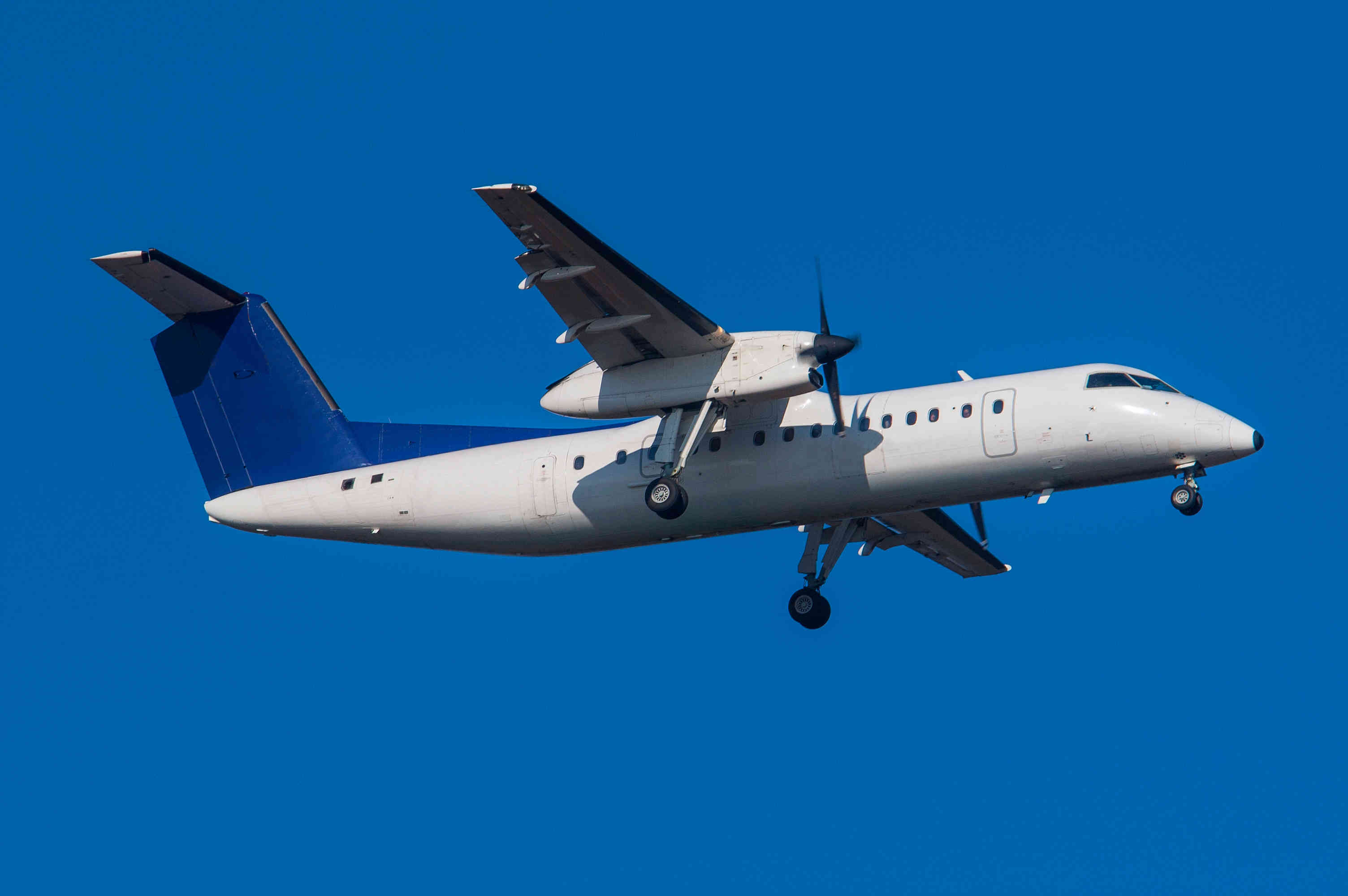 BOMBARDIER DASH 8